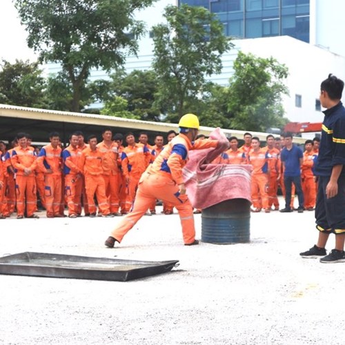 EVNNPC chú trọng thực hiện an toàn phòng cháy trong sử dụng và quản lý vận hành phân phối lưới điện