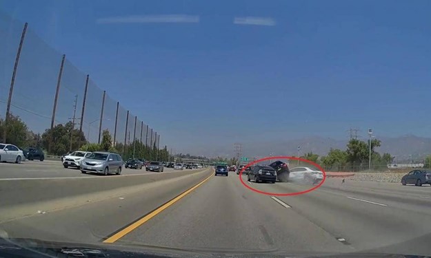  [Video] Cố vượt xe phía trước, ô tô gây tai nạn liên hoàn trên cao tốc 