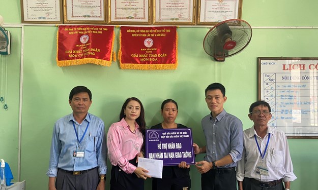 Hỗ trợ nhân đạo cho gia đình nạn nhân tử vong do tai nạn giao thông tại Phú Yên