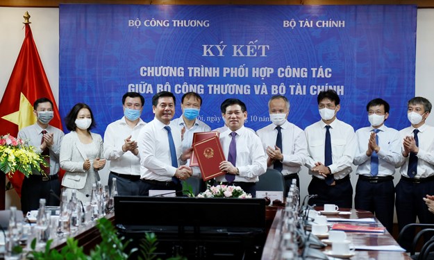 Bộ Tài chính và Bộ Công Thương ký kết chương trình phối hợp công tác