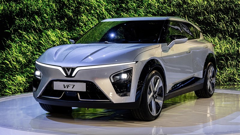 VinFast ra mắt 5 mẫu xe điện tại CES 2022, ngừng sản xuất xe xăng cuối năm nay