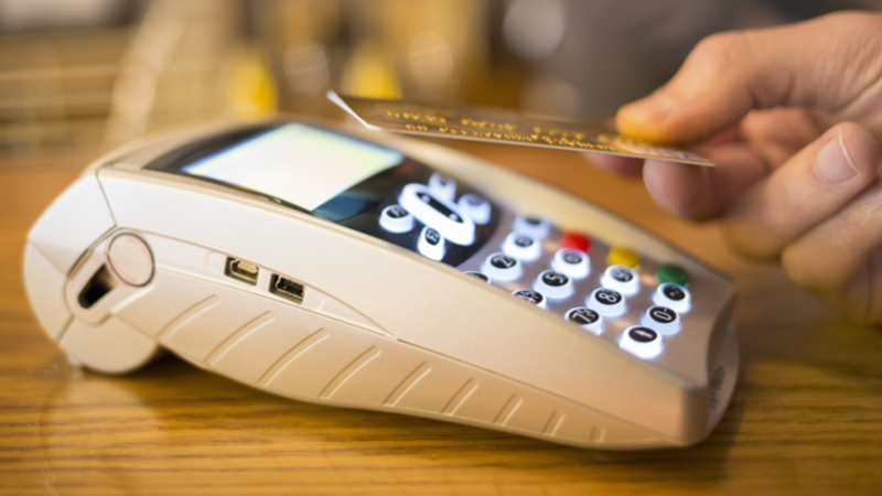 Chuyển đổi chuẩn thẻ chip nội địa tại các ngân hàng thương mại: Đau đầu về chi phí 