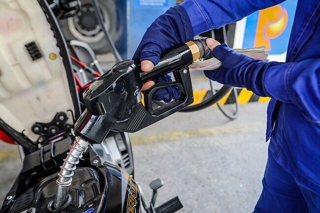  Giá xăng dầu vọt tăng phiên đầu tuần