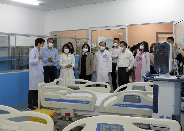 Vietcombank tài trợ thiết bị y tế cho Bệnh viện điều trị COVID-19 Trưng Vương