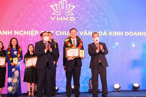 Vietcombank - Top 10 doanh nghiệp đạt chuẩn văn hóa kinh doanh Việt Nam 