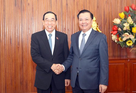 Bộ trưởng Đinh Tiến Dũng tiếp Bộ trưởng Bounchanh Sinthavong