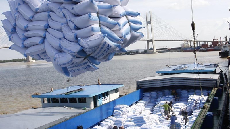 Giá gạo xuất khẩu của Việt Nam vươn lên dẫn đầu thế giới