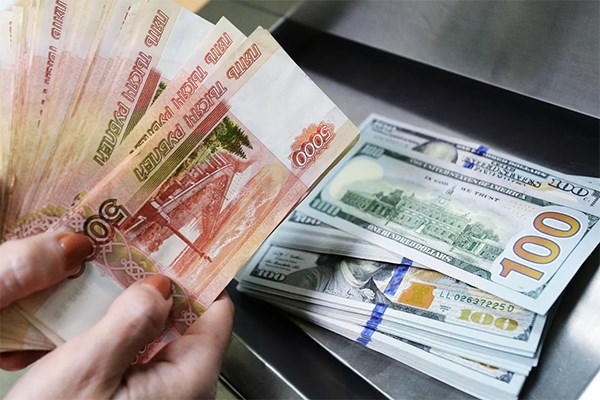 Đồng Rúp tiếp tục tăng giá trước hàng loạt lệnh trừng phạt