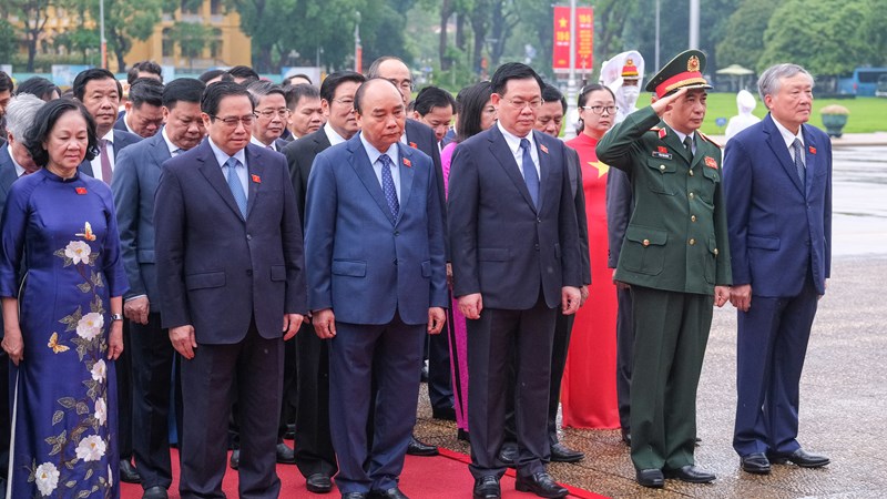 Lãnh đạo Đảng, Nhà nước và các đại biểu Quốc hội vào Lăng viếng Chủ tịch Hồ Chí Minh trước khai mạc Kỳ họp thứ 3, Quốc hội khoá XV