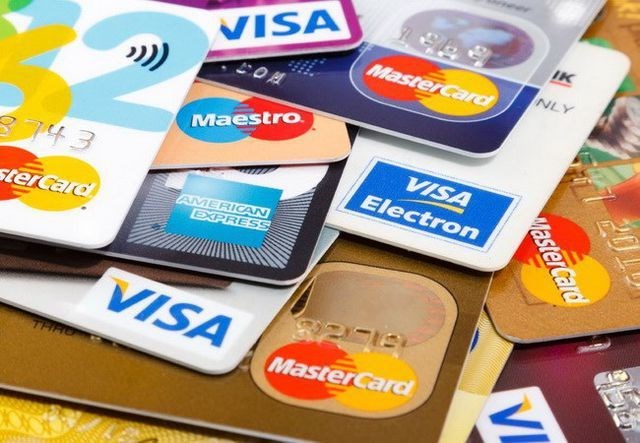 Chủ thẻ tín dụng sắp được miễn, giảm lãi suất, phí... theo tiêu chí nào?