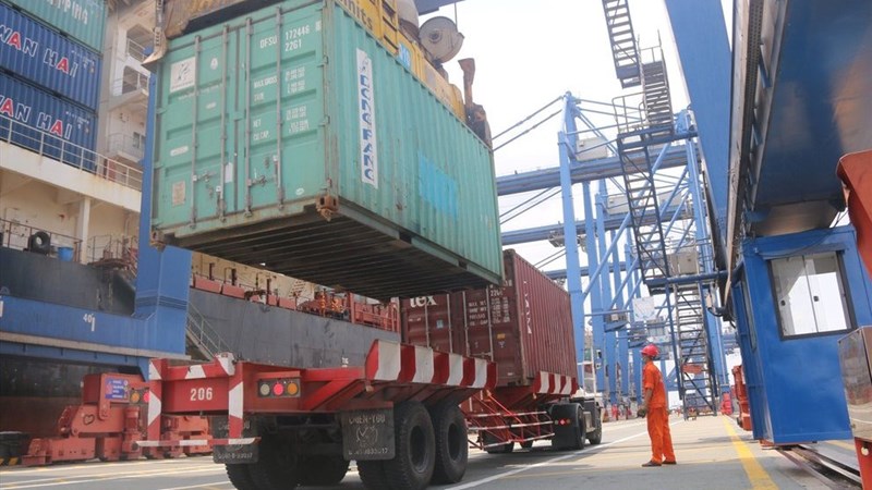 Hỗ trợ giải tỏa hàng hóa nhập khẩu ùn tắc tại cảng biển nơi giãn cách xã hội