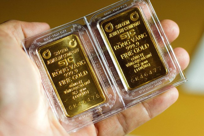 Vàng SJC trong nước cao hơn thế giới hơn 12 triệu đồng/lượng