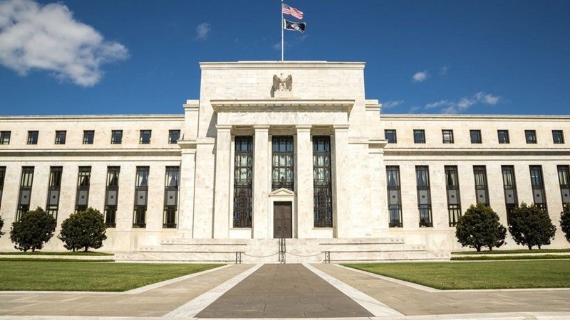 Fed cắt giảm kích thích kinh tế, tăng lãi suất