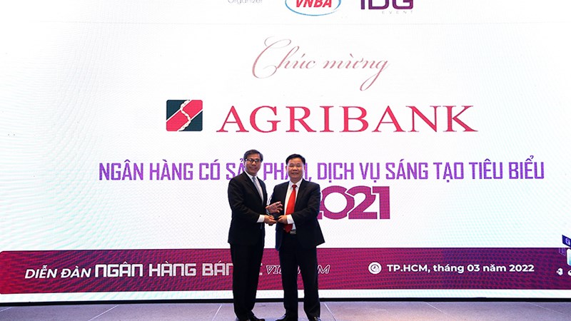 Agribank nhận hai giải thưởng Ngân hàng Việt Nam tiêu biểu năm 2021