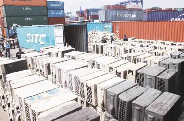 Phát hiện hàng chục container hàng cấm về cảng Sài Gòn