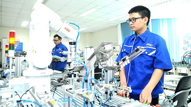 Nghiên cứu và chuyển giao khoa học công nghệ từ trường đại học đến doanh nghiệp