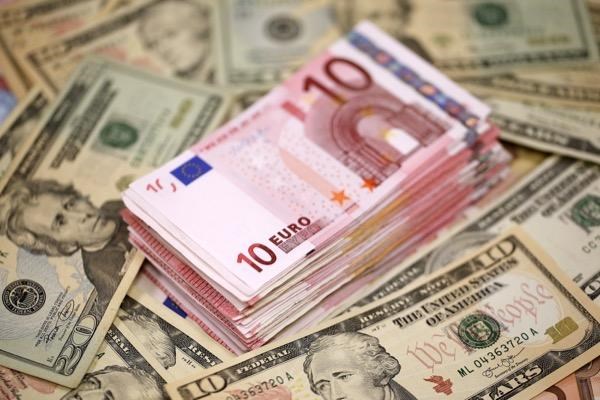 Hình ảnh: Vì sao đồng euro ngang giá đồng USD? số 1