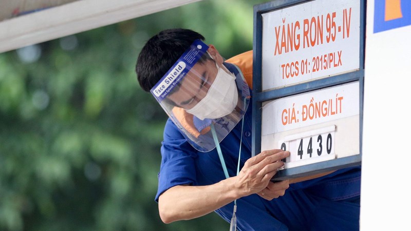 Rà soát chi phí định mức trong giá cơ sở xăng dầu gắn với kiểm soát lạm phát