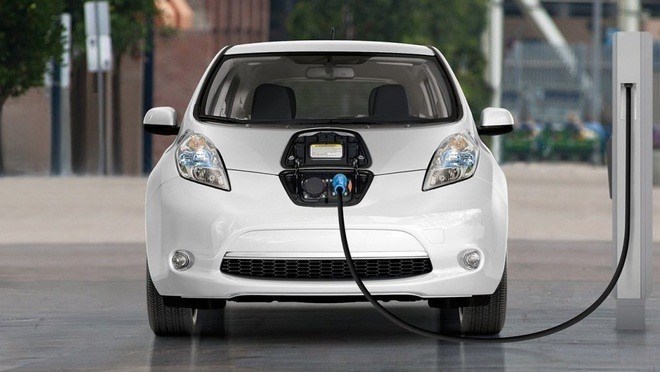 Bộ Tài chính đề xuất không thu lệ phí trước bạ với ô tô điện chạy pin trong 3 năm