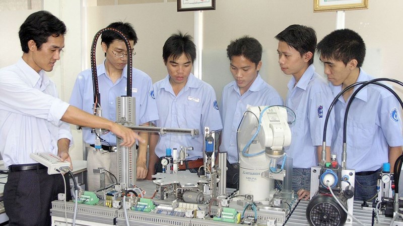 Phát triển chương trình, đào tạo thí điểm trong đào tạo ...