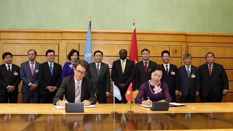 Bộ Tài chính ký kết các chương trình hợp tác với WHO, UNCTAD và IRU