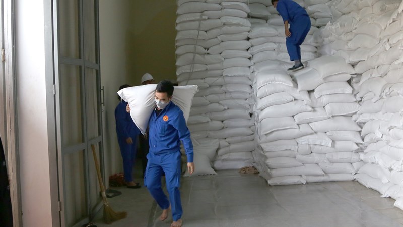 Xuất cấp gạo và hàng dự trữ quốc gia cho 3 tỉnh phòng, chống dịch COVID-19