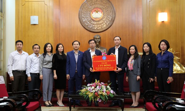 Bảo hiểm Xã hội Việt Nam ủng hộ 1 tỷ đồng hỗ trợ đồng bào miền Trung bị bão lũ