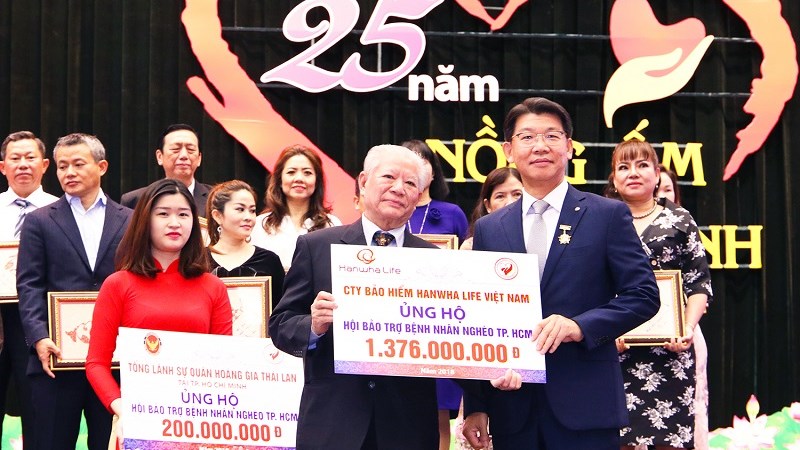 Tổng Giám đốc Hanwha Life Việt Nam nhận “Huy hiệu TP. Hồ Chí Minh”