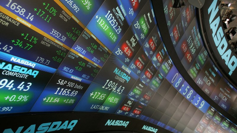 Nasdaq vượt ngưỡng 4,000 lần đầu trong 13 năm, Dow Jones chạm kỷ lục mới