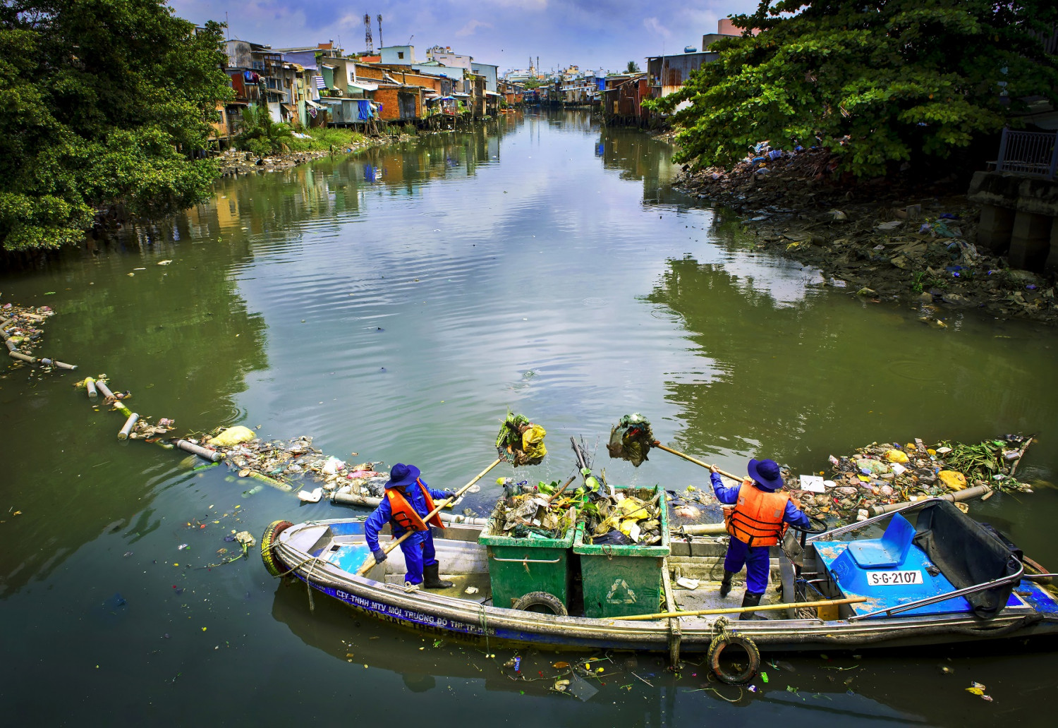 Bảo vệ môi trường là một trong những mục tiêu phát triển kinh tế bền vững của đất nước