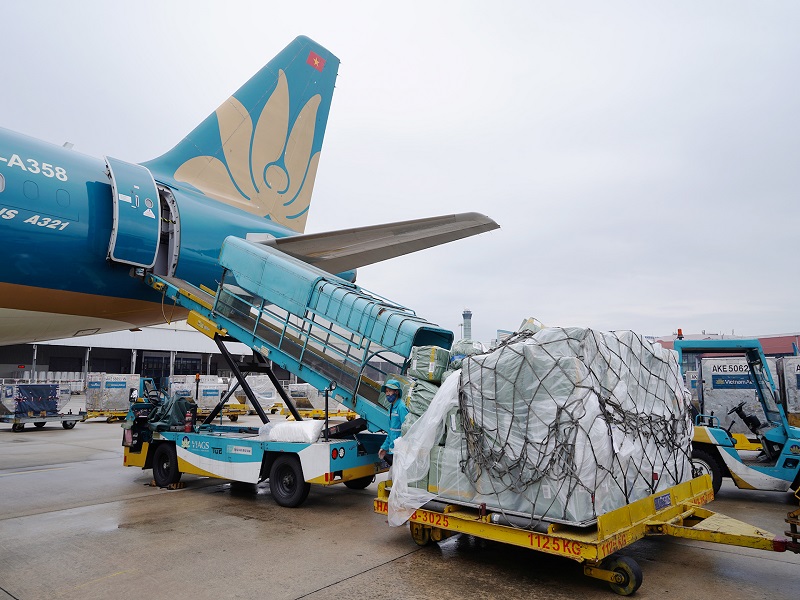 Những ưu điểm khi vận chuyển phụ tùng ô tô từ Pháp về TP Hồ Chí Minh bằng đường hàng không