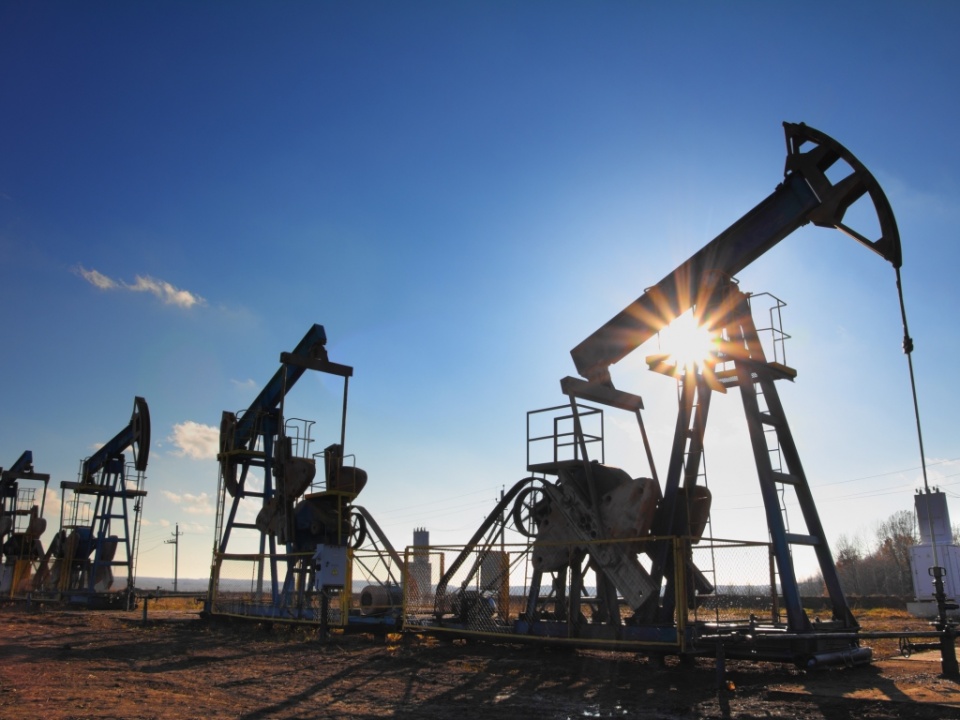 Giá dầu Brent lập đỉnh trong 27 tháng