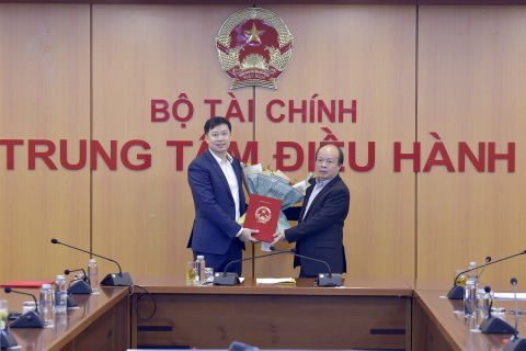 Thứ trưởng Huỳnh Quang Hải trao quyết định bổ nhiệm Trưởng ban;  Nguyễn Duy Thịnh giữ chức vụ Chủ tịch Hội đồng quản trị HNX.