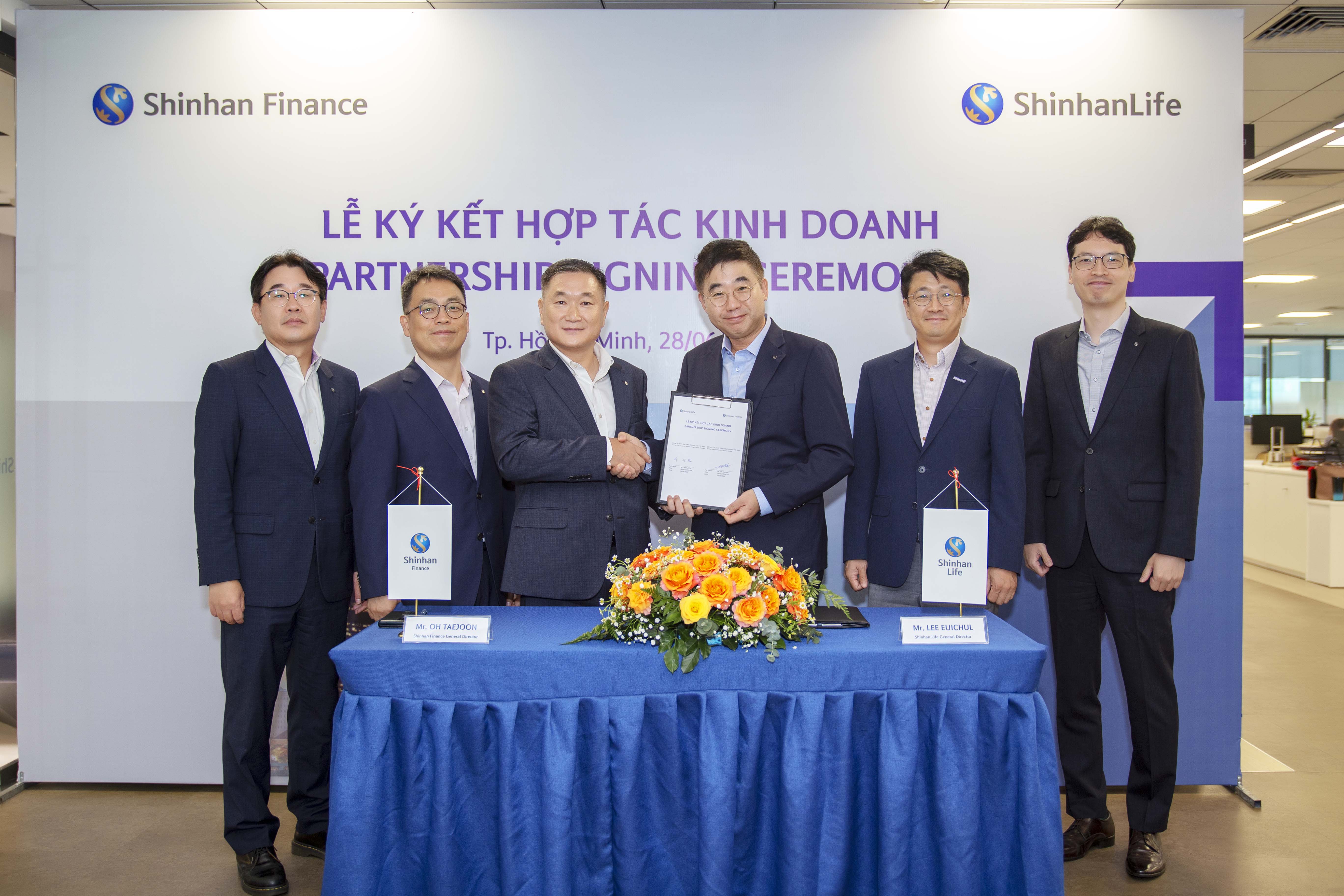 Shinhan Life Việt Nam k&yacute; kết hợp t&aacute;c với Shinhan Finance mở rộng k&ecirc;nh ph&acirc;n phối bảo hiểm.