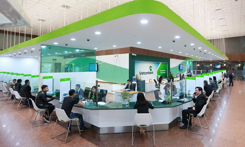 Viecombank cũng đã thực hiện giảm đồng loạt phí giao dịch ngân hàng điện tử 24/7 cho khách hàng nhằm khuyến khích khách hàng sử dụng các phương tiện thanh toán không dùng tiền mặt