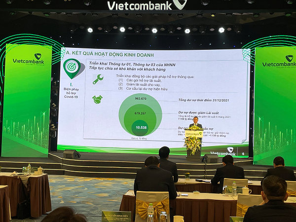 Trong năm 2021, Vietcombank tiếp tục giữ vững vị tr&iacute; đầu ng&agrave;nh về nộp ng&acirc;n s&aacute;ch nh&agrave; nước với số tiền 11.000 tỷ đồng.