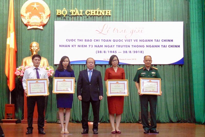 Giải báo chí toàn quốc viêt về ngành Tài chính luôn được Lãnh đạo Bộ tài chính quan tâm sâu sát và thu hút được sự tham gia tích cực của các cơ quan báo chí trong và ngoài ngành Tài chính.