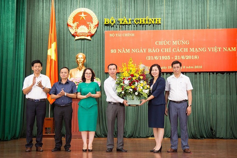 Thứ trưởng Vũ Thị Mai - Người luôn đồng hành trong sự phát triển của các cơ quan báo chí, tuyên truyền, xuất bản ngành Tài chính.