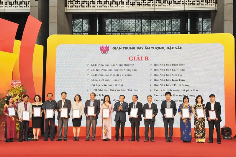 Gian trưng bày của LCH Nhà báo ngành Tài chính đạt Giải B về