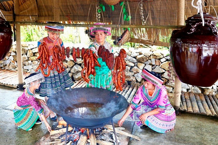 Lên cáp treo Fansipan ngắm hoa tam giác mạch mùa lễ hội - Ảnh 5