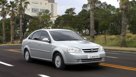 Daewoo Lacetti cũng là dòng ô tô giá rẻ được nhiều người tiêu dùng Việt lựa chọn Daewoo Lacetti cũng là dòng ô tô giá rẻ được nhiều người tiêu dùng Việt lựa chọn