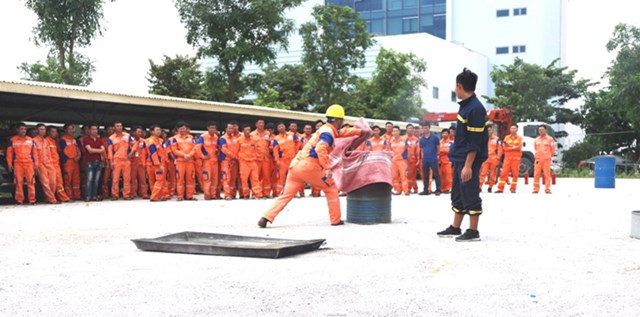 EVNNPC đ&atilde; triển khai đồng bộ nhiều giải ph&aacute;p nhằm ngăn ngừa c&aacute;c nguy cơ ch&aacute;y nổ, g&acirc;y mất an to&agrave;n, ảnh hưởng vận h&agrave;nh lưới điện.