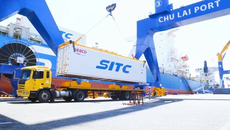 N&ocirc;ng sản được vận chuyển từ L&agrave;o về cảng Chu Lai để xuất khẩu sang Trung Quốc. Ảnh: Thilogi.