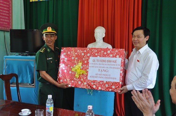 Đại biểu Quốc hội Vương Đình Huệ tiếp xúc cử tri xã đảo Nhơn Châu - Ảnh 4