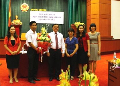 Bộ trưởng Đinh Tiến Dũng chúc mừng báo chí ngành Tài chính nhân ngày Báo chí Cách mạng Việt Nam - Ảnh 3