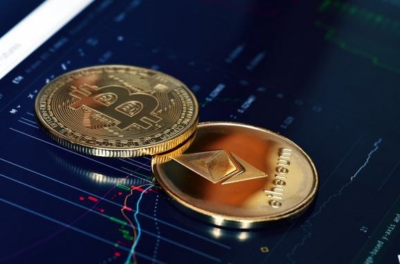 Nên đầu tư Bitcoin hay Ethereum?