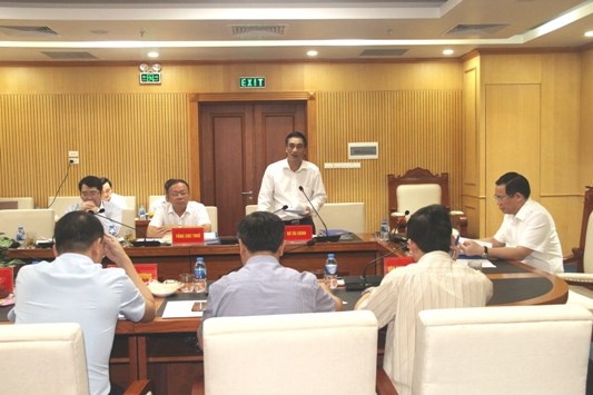 Thứ trưởng Bộ Tài chính Trần Xuân Hà - Trưởng Ban soạn thảo luật báo cáo Phó Thủ tướng và đoàn công tác về việc triển khai Dự thảo Luật Quản lý thuế (sửa đổi).