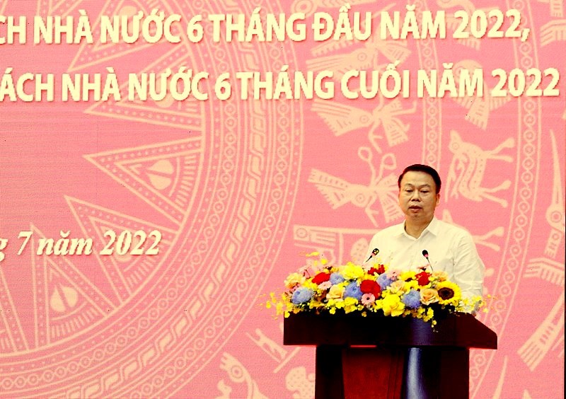 Thứ trưởng Nguyễn Đức Chi thay mặt L&atilde;nh đạo Bộ T&agrave;i ch&iacute;nh điều h&agrave;nh nội dung thảo luận tại Hội nghị.