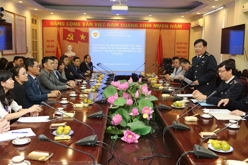 Cục trưởng Cục Hải quan TP. Hà Nội Nguyễn Văn Trường phát biểu tại Hội nghị gặp mặt các DN tiêu biểu hoạt động XNK trên địa bàn năm 2016, ngày 28/3/2017.