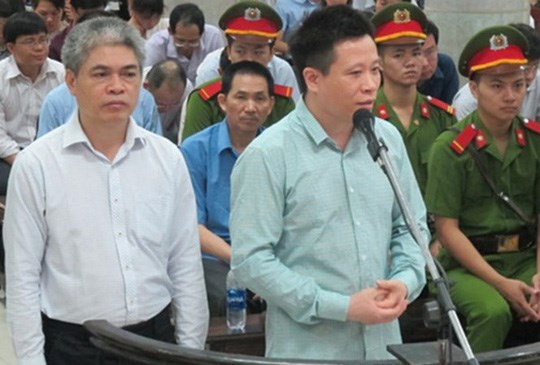 Hà Văn Thắm (phải) và Nguyễn Xuân Sơn (trái) trong vụ gây thất thoát 2.000 tỷ đồng tại OceanBank.
